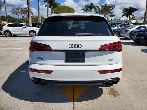 2022 Audi Q5 S line Premium Plus