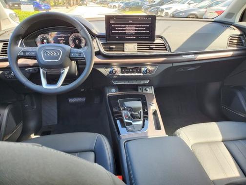 2022 Audi Q5 S line Premium Plus