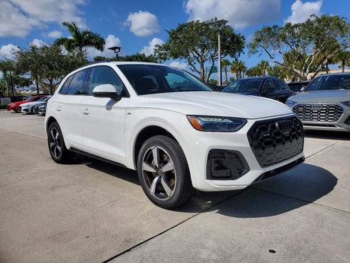 2022 Audi Q5 S line Premium Plus