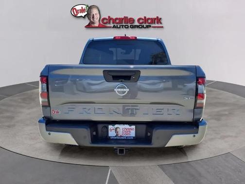2024 Nissan Frontier SL