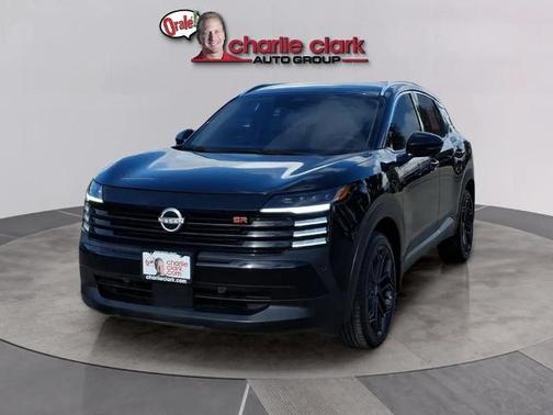 Super Black 2025 Nissan Kicks SR