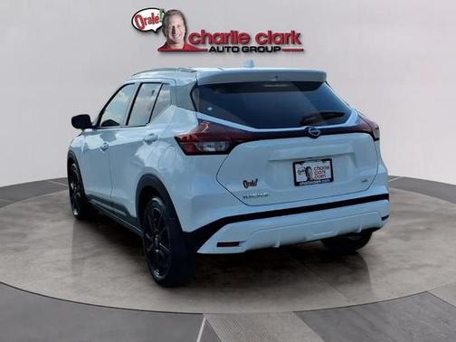 Fresh Powder 2024 Nissan Kicks SR