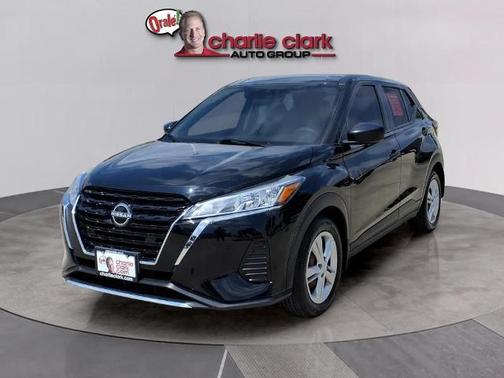 Super Black 2024 Nissan Kicks S
