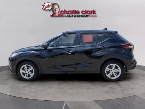 Super Black 2024 Nissan Kicks S