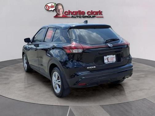 Super Black 2024 Nissan Kicks S