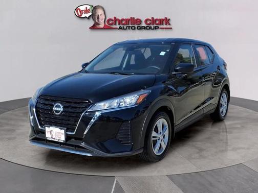 Super Black 2024 Nissan Kicks S