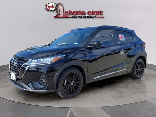 2023 Nissan Kicks SR