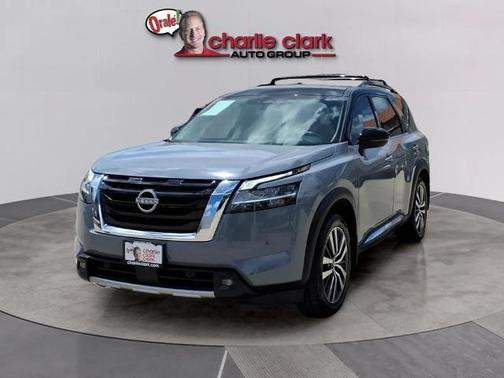 Gray 2 Tone 2022 Nissan Pathfinder Platinum
