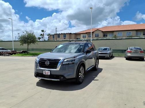 Gray 2 Tone 2022 Nissan Pathfinder Platinum
