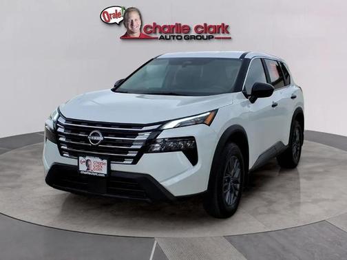 Everest White P 2025 Nissan Rogue S