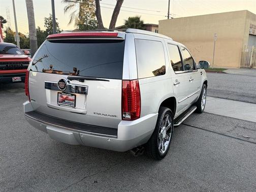 2011 Cadillac Escalade Luxury