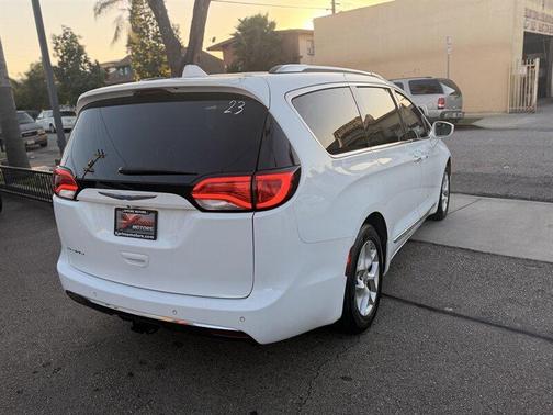 2018 Chrysler Pacifica Touring-L