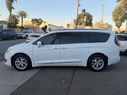 2018 Chrysler Pacifica Touring-L