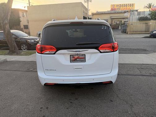 2018 Chrysler Pacifica Touring-L