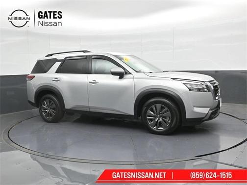 2024 Nissan Pathfinder SV