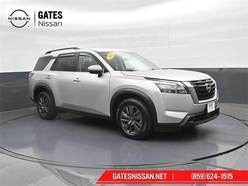 2024 Nissan Pathfinder SV