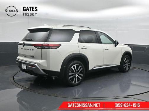 White 2024 Nissan Pathfinder Platinum