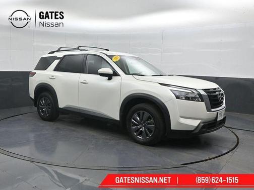 White 2024 Nissan Pathfinder SV
