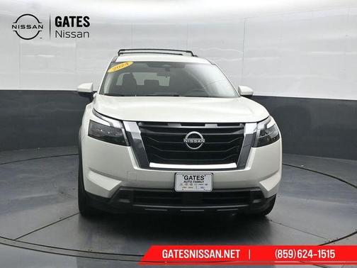 White 2024 Nissan Pathfinder SV