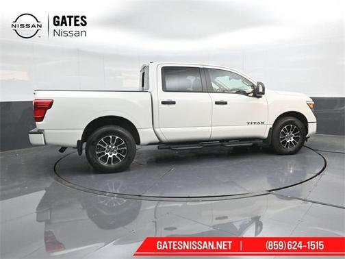 2024 Nissan Titan SV