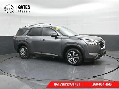 2023 Nissan Pathfinder SL