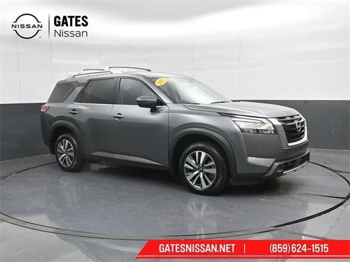 2023 Nissan Pathfinder SL