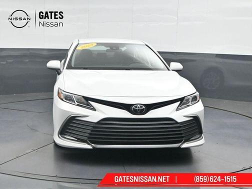 Ice 2023 Toyota Camry LE