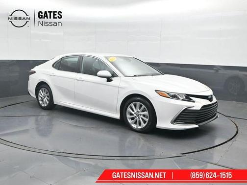Ice 2023 Toyota Camry LE