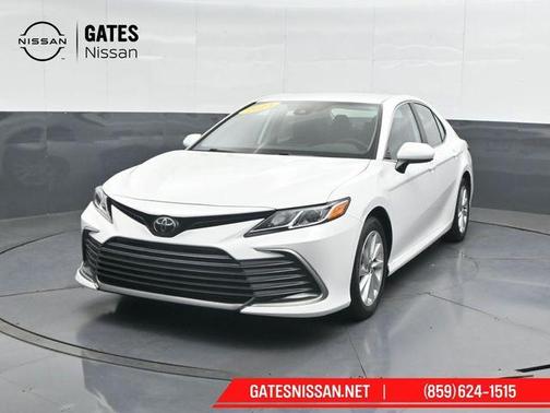 Ice 2023 Toyota Camry LE