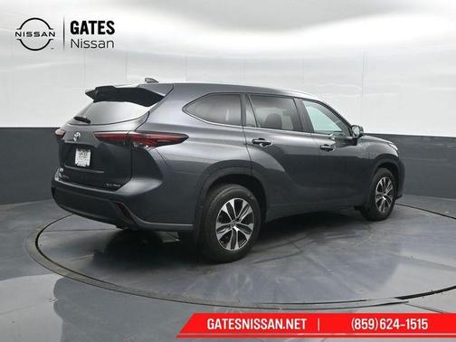 Magnetic Gray Metallic 2024 Toyota Highlander XLE