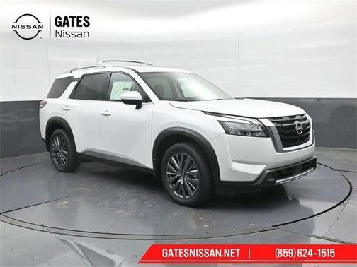 2025 Nissan Pathfinder SL