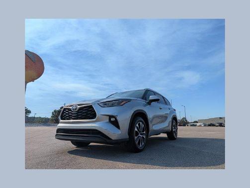 Celestial Silver Metallic 2020 Toyota Highlander XLE
