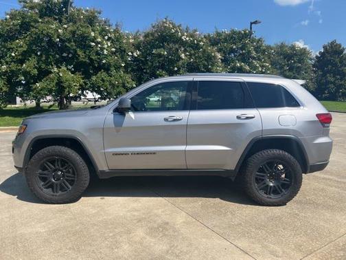 2020 Jeep Grand Cherokee Laredo