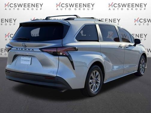 2021 Toyota Sienna XLE 8 Passenger