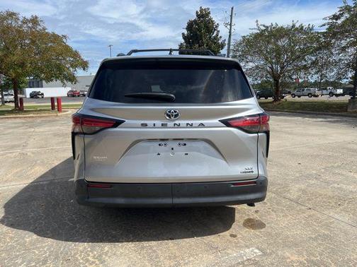 2021 Toyota Sienna XLE 8 Passenger