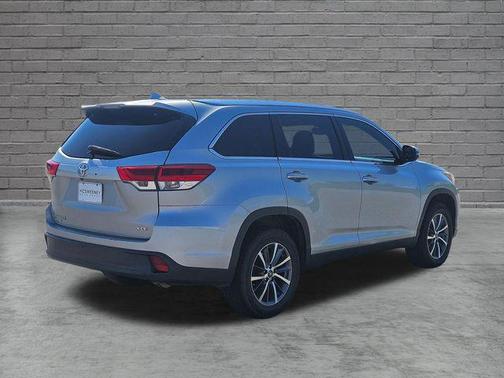 Celestial Silver Metallic 2019 Toyota Highlander XLE