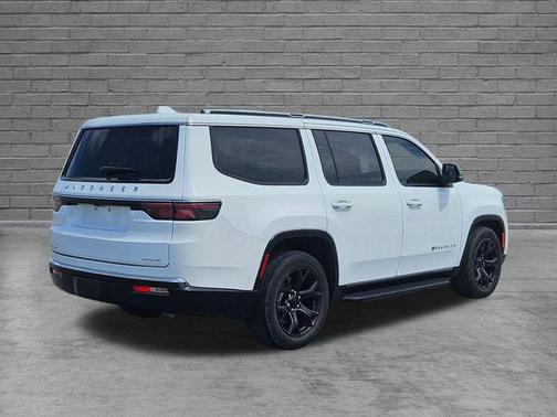Bright White Clearcoat 2023 Jeep Wagoneer Series III 4x4