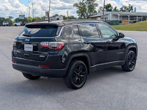 Diamond Black Crystal Pearlcoat 2022 Jeep Compass Latitude