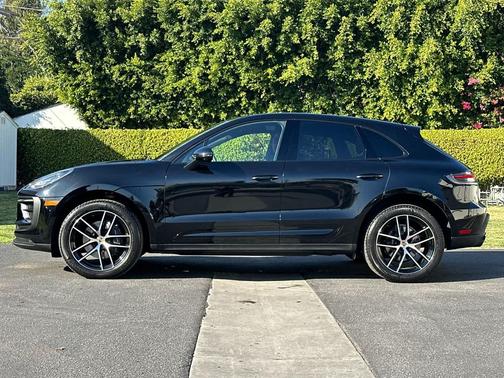 2025 Porsche Macan AWD