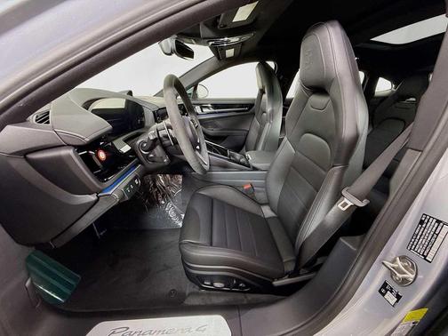 2026 Porsche Panamera 4