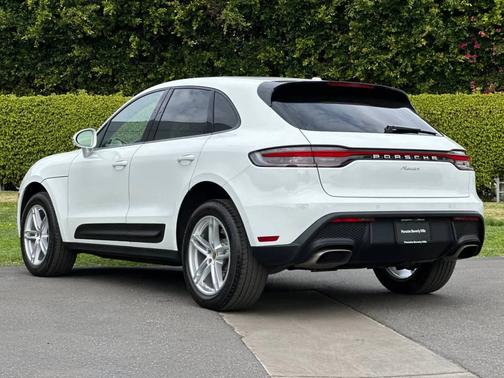 2025 Porsche Macan 