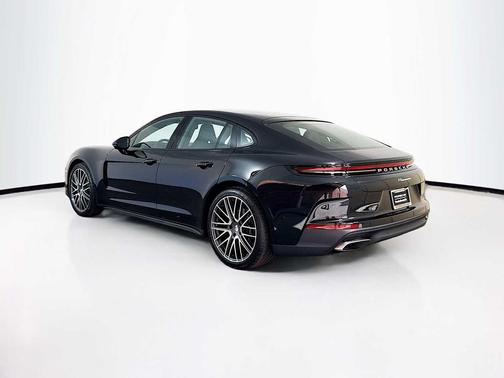 2026 Porsche Panamera 4