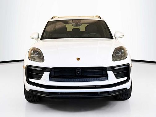 2026 Porsche Macan AWD