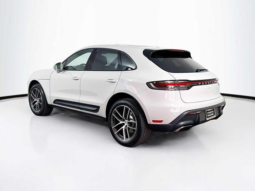 2026 Porsche Macan 