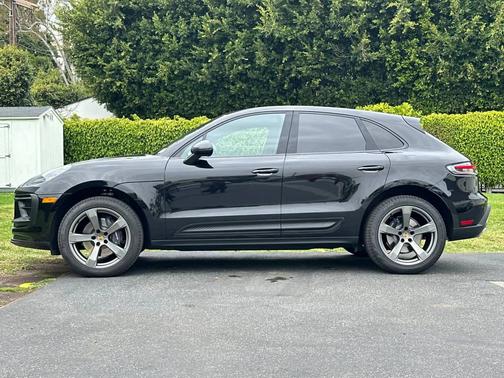 Jet Black Metallic 2026 Porsche Macan