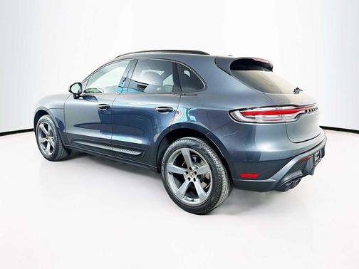 2022 Porsche Macan 