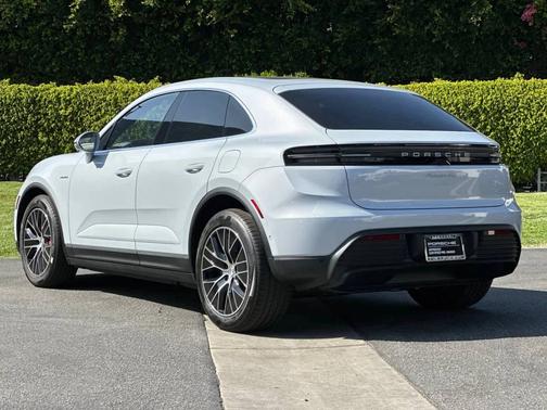 2025 Porsche Macan 