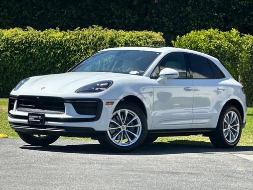 Carrara White Metallic 2025 Porsche Macan