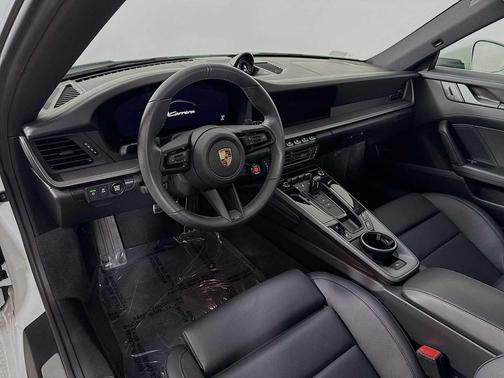 2025 Porsche 911 Carrera