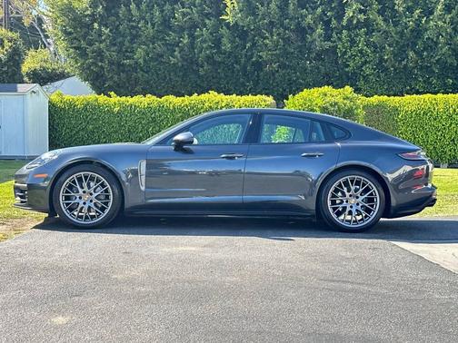 Volcano Grey Metallic 2023 Porsche Panamera